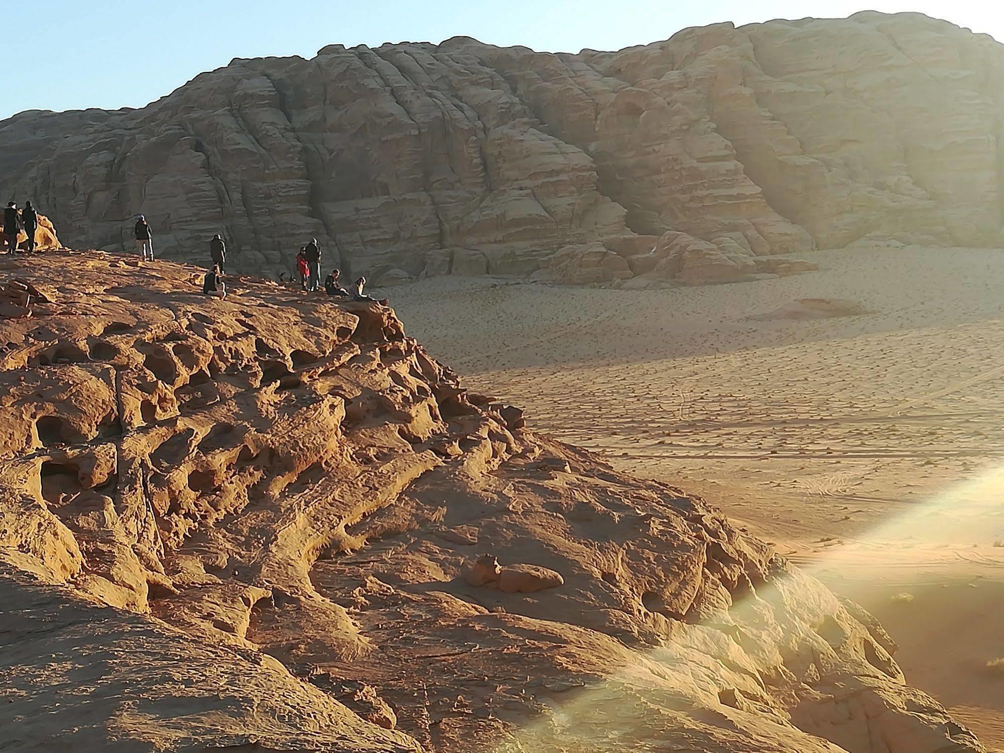 Hotel Black Irish Camp And Tours Wadi Rum Exterior foto