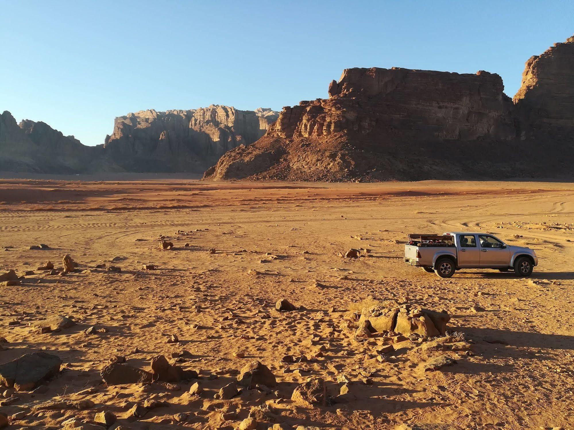 Hotel Black Irish Camp And Tours Wadi Rum Exterior foto