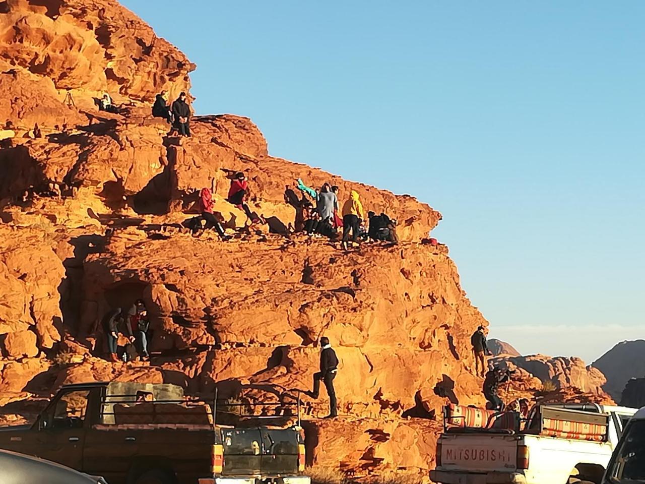 Hotel Black Irish Camp And Tours Wadi Rum Exterior foto